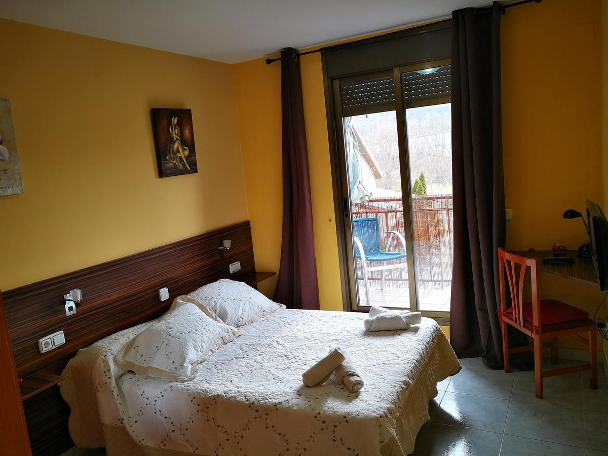 Hostal Escarla Aren Exterior photo