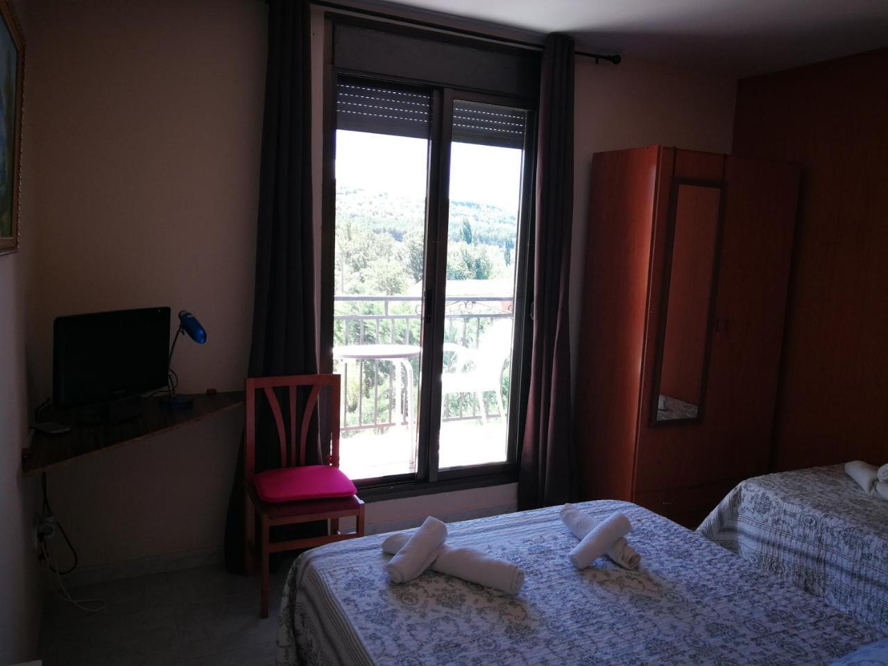 Hostal Escarla Aren Exterior photo